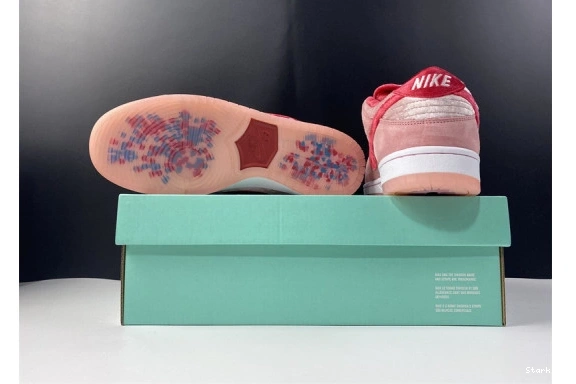 CT2552-800 Nike Skateboards Low Dunk StrangeLove  SB 0309